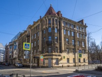 Petrogradsky district,  , house 32. Apartment house