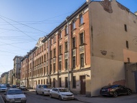 Petrogradsky district,  , 房屋 70. 公寓楼