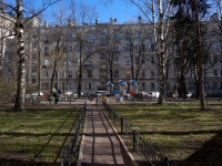 Petrogradsky district, Lev Tolstoy st, house 33. Apartment house