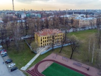 Petrogradsky district, Lev Tolstoy st, 房屋 13. 维修中建筑