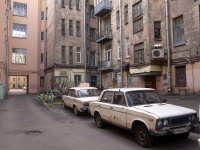 Petrogradsky district, Lenin st, house 19. Apartment house