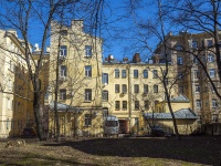 Petrogradsky district, Lenin st, 房屋 22. 公寓楼