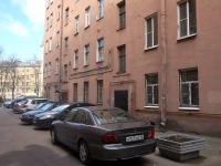 Petrogradsky district, Kropotkin st, 房屋 17 ЛИТ В. 公寓楼