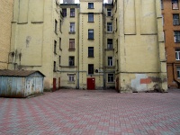 Petrogradsky district, Chapaev st, 房屋 12/3. 公寓楼