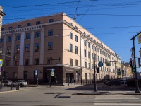 соседний дом: ул. Чапаева, дом 15. Бизнес-центр "Сенатор"