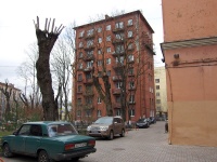 Petrogradsky district, Chapaev st, 房屋 23. 公寓楼