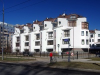 Petrogradsky district,  , 房屋 13А. 公寓楼
