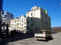Petrogradsky district, Naberezhnaya martinova st, 房屋 16. 公寓楼