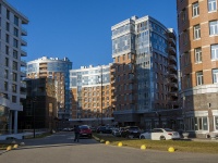 Petrogradsky district, Pionerskaya st, 房屋 50 ЛИТ А. 公寓楼