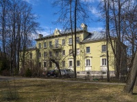 Primorsky district, Shkolnaya st, house 20. Apartment house