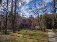 Primorsky district, Shkolnaya st, house 22. Apartment house