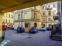 Central district, Nevsky avenue, 房屋 13/9. 公寓楼