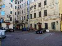Central district, Nevsky avenue, house 22-24. Apartment house
