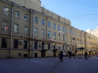 Central district, Nevsky avenue, 房屋 32. 公寓楼
