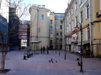 Central district, Nevsky avenue, 房屋 32. 公寓楼