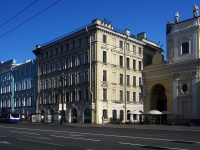Central district, avenue Nevsky, house 32. Apartment house