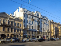 Central district, Nevsky avenue, 房屋 72. 公寓楼