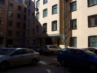Central district, Nevsky avenue, 房屋 135. 公寓楼