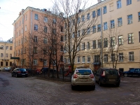 隔壁房屋: avenue. Nevsky, 房屋 138. 公寓楼