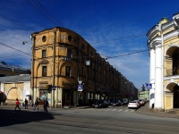 Центральный район, улица Садовая, дом 19. многофункциональное здание