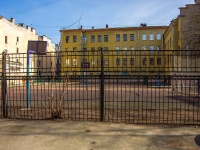 Central district, 学校 Средняя общеобразовательная школа №153 Центрального района, Goncharnaya st, 房屋 15