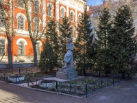 Central district, monument  А.А. АхматовойVosstaniya st, monument  А.А. Ахматовой