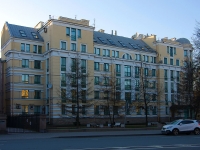 Central district, Suvorovskiy avenue, house 32. Apartment house