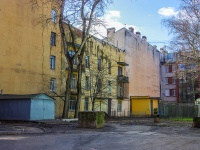 Central district, Suvorovskiy avenue, house 33. Apartment house