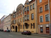 Central district, Baskov alley, house 7. Apartment house