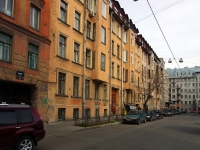 Central district, Baskov alley, house 34. Apartment house