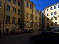 Central district, Kuznechnij alley, house 8. Apartment house