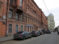 Central district, Kuznechnij alley, house 15. Apartment house