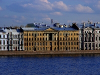 Central district, Dvortsovaya embankment, 房屋 12. 公寓楼