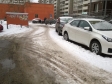 Екатеринбург, ул. Крестинского, 37: условия парковки возле дома