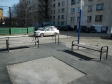Екатеринбург, ул. Фонвизина, 9: площадка для отдыха возле дома