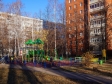 Тольятти, б-р. Орджоникидзе, 10: детская площадка возле дома