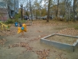 Екатеринбург, ул. Пальмиро Тольятти, 11: детская площадка возле дома